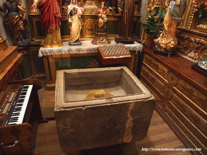 NAVE HACIA LA CABECERA, DESDE DEBAJO DEL CORO